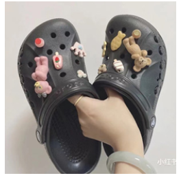 2雙$50！Crocs 卡駱馳 Baya Clog 中性款動動鞋 5折 $25（約176元）